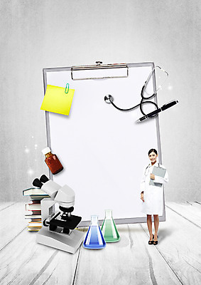 전신 PSD 서양인 편집 편집이미지 여자 의학 청진기 현미경 한명 서기 웃음 성인 책 펜 쌓기 의사 의사가운 약병 플라스크 포스트잇 클립 서류판 이미지편집 외국인 1 의료기기 모션 표정 실험기구 사람 필기구 약 사무용품 의료진 메모지 가운 병_담는 파일형식