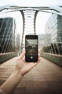 주간 PSD 편집이미지 손 모바일 거리풍경 들기 야외 신체부위 스마트폰 도시풍경 사진촬영 디지털합성 가교 디지털아트 이미지편집 자연요소 건축물 모션 거리 사람 풍경 핸드폰 스마트기기 촬영 도시 파일형식