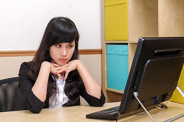 포토 JPG 해외이미지 모델 직업 1 손 응시 여자 행복 종이 얼굴 백그라운드 비즈니스 성공 노동자 직장 한명 사람 앉기 동양인 정장 성인 스마트폰 컴퓨터 사무실 펜 중국 타이핑 기록 업무 작업 비즈니스우먼 자신감 스마트 책상 경영 고립 해외202004 해외포토 시선 옷 감정 아시아 가구 컨셉 회사 모션 인종 신체부위 전자제품 핸드폰 스마트기기 필기구 직장인 파일형식 이미지허브