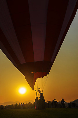 포토 JPG 해외이미지 구름 실루엣 스포츠 하늘 바람 풍경 사람없음 야외 컬러풀 햇빛 태양 바구니 우주 일출 축제 일몰 새벽 기쁨 꿈 장비 광선 뜨거움 분위기 승차 고도 풍선 집회 수평선 해외202004 해외포토 자연요소 감정 컬러 컨셉 모션 날씨 촬영기법 노을 파일형식 이미지허브