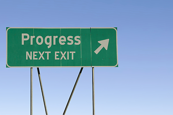 포토 JPG 해외이미지 도로 하늘 거리 사람없음 파란색 3D 고속도로 사인 도로표지판 봉 진행 다음 해외202004 해외포토 길 컬러 교통시설 표지판 디지털합성 파일형식 이미지허브