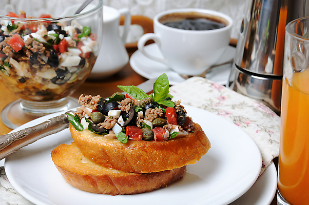 포토 JPG 해외이미지 그릇 접시 커피 음식 조각 토마토 유리 반찬 양파 파슬리 샌드위치 건강 사람없음 옆모습 컵 계란 저녁식사 우유 머그컵 양념 아침식사 보호 자르기 참치 먹기 해산물 큐브 브런치 토스트 점심식사 찌그러짐 과육 다진 개조 해외202004 해외포토 식기 음료 빵 뷰포인트 컨셉 채소 모션 재질 유제품 어류 알 식사 파일형식 이미지허브