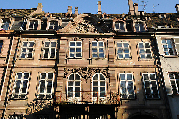 포토 JPG 해외이미지 건축양식 주택 사람없음 건물 관광지 프랑스 역사 재산 타운 옛날 스트라스부르 해외202004 해외포토 건축물 건축 유럽 여행 금융 도시 파일형식 이미지허브