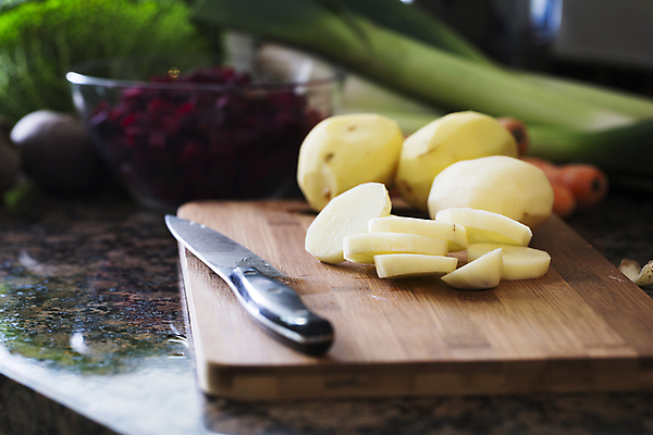포토 JPG 해외이미지 음식 조각 채소 감자 건강 요리 사람없음 신선 자르기 유기농 날것 슬라이스 녹말 탄수화물 해외202004 해외포토 웰빙 모션 파일형식 이미지허브