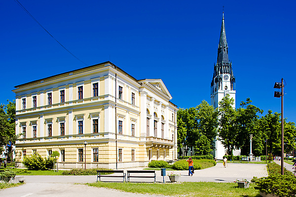 포토 JPG 해외이미지 외관 유럽 여행 고건축 건축양식 주택 사람없음 야외 건물 교회 사각형 도시 세계여행 역사 시력 정사각형 타운 기념물 시청 천연기념물 슬로바키아 옛날 해외202004 해외포토 도형 건축물 건축 나라 종교건축 세계 관공서 파일형식 이미지허브