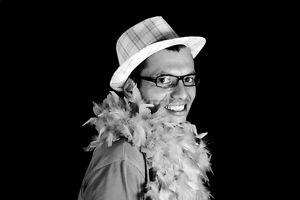 포토 JPG 해외이미지 안경 그림자 한명 소년 옆모습 빛 유행 숨김 해외202004 해외포토 1 잡화 남자 어린이 뷰포인트 컨셉 사람 파일형식 이미지허브