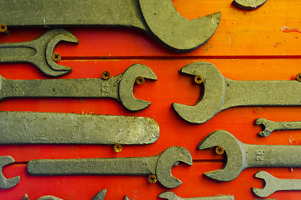 포토 JPG 해외이미지 영어 산업 백그라운드 자동차 열쇠 사람없음 빨간색 사무실 금속 장비 수확 기구 공구 스패너 업무 기술자 수리 철 심볼 오브젝트 서비스 부식 복고 정비공 조절 유지 고립 옛날 조작 중고 철강 해외202004 해외포토 직업 문자 육상교통 컬러 농업 비즈니스 재질 도구 작업 파일형식 이미지허브