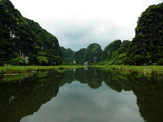 포토 JPG 해외이미지 나무 식물 공원 아시아 지구 여행 잎 밭 자연 밥 산 동양인 풍경 사람없음 야외 초록색 물 강 농장 반사 환경 탑 맑음 거울 보트 동굴 땅 베트남 캄보디아 내추럴 생태학 전국 파라다이스 해외202004 해외포토 자연요소 건축물 공공시설 교육 나라 음식 컬러 농업 배_교통 날씨 인종 동남아시아 생태계 파일형식 이미지허브