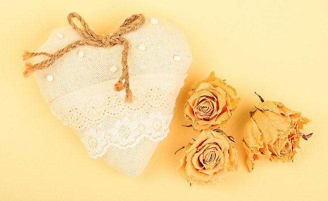 포토 JPG 해외이미지 나무 템플릿 1 꽃 종이 밧줄 줄 목걸이 텍스트 버튼 엄마 휴가 건조 발렌타인데이 선물 사랑 사람없음 장난감 장미 노란색 새싹 우주 희망 수확 하트 시골 축하 직물 삼베 활 엽서 기념품 부드러움 수공예 내추럴 순간 진실 핸드메이드 해외202004 해외포토 모양 식물 감정 컬러 컨셉 농업 장신구 가족 데이이벤트 감각 공예 편지 오브젝트 파일형식 천_직물 이미지허브