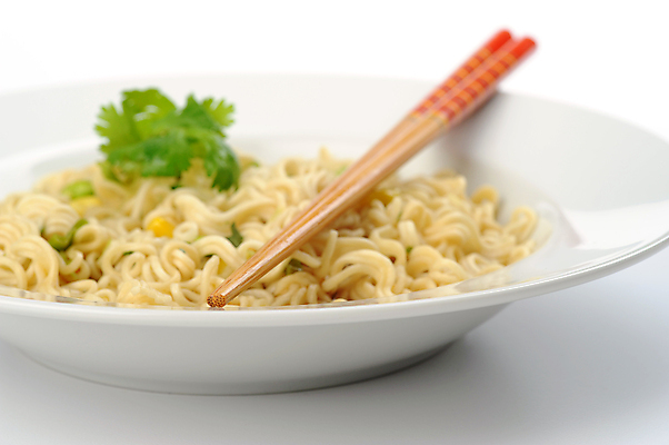 포토 JPG 해외이미지 음식 젓가락 사람없음 목재 컬러풀 기구 면 사발 해외202004 해외포토 나무 컬러 재료 수저 사기그릇 파일형식 이미지허브