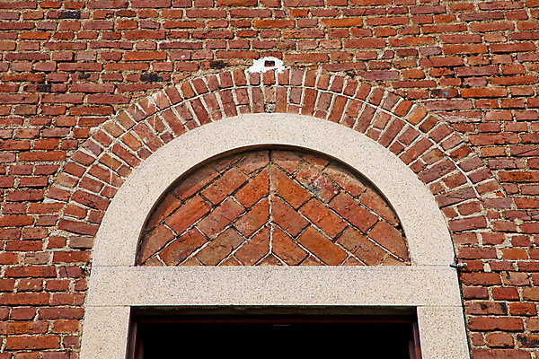 포토 JPG 해외이미지 유럽 기독교 종교 문화 벽 조각 여행 십자가 오렌지 건축양식 벽돌 자물쇠 그림자 미술 사람없음 노란색 교회 문 금속 검은색 이탈리아 궁전 기둥 도시 그리기 역사 철 부식 대리석 모자이크 단계 천연기념물 놋쇠 밀라노 옛날 절개 철강 화창 해외202004 해외포토 건축 나라 컬러 고건축 과일 재료 종교건축 모션 재질 날씨 문화예술 건물 파일형식 이미지허브
