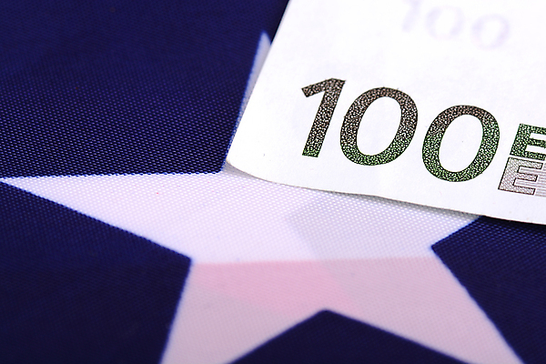 포토 JPG 해외이미지 1 유럽 별 종이 백그라운드 컨셉 지폐 돈 2 비즈니스 성공 사람없음 초록색 금융 경제 쇼핑 저축 유로 깃발 시장 재산 구매 질감 투자 상업 결제 흙더미 계산서 대출 빚 해외202004 해외포토 자연요소 나라 컬러 흙 파일형식 더미 이미지허브