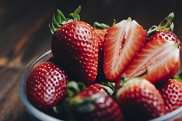 포토 JPG 해외이미지 접시 열매 음식 백그라운드 다이어트 과일 재료 자연 탁자 딸기 디저트 건강 사람없음 목재 빨간색 여름 봄 시골 신선 사발 달콤 맛 유기농 날것 내추럴 숙성 채식주의자 비건 해외202004 해외포토 나무 식물 식기 웰빙 계절 컬러 가구 컨셉 사기그릇 생태계 채식 파일형식 이미지허브