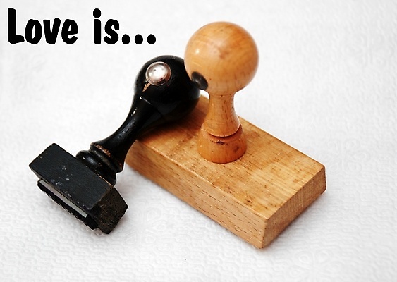 포토 JPG 해외이미지 잉크 사람없음 목재 빨간색 흰색 정상 비밀 만들기 우표 고립 부정적 가상 해외202004 해외포토 나무 감정 컬러 컨셉 재료 모션 파일형식 이미지허브