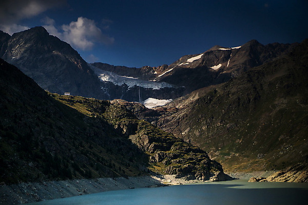 포토 JPG 해외이미지 구름 유럽 호수 여행 자국 자연 하늘 휴가 산 풍경 사람없음 물 여름 반사 여행객 이탈리아 하이킹 해외202004 해외포토 자연요소 계절 나라 레저 사람 생태계 파일형식 이미지허브