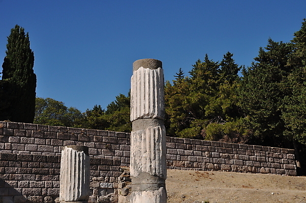 포토 JPG 해외이미지 나무 전통 유럽 섬 여행 유적 건축양식 학교 자연 하늘 병원 풍경 사람없음 야외 치료 파란색 약 바위 사찰 역사 그리스 폐허 그림 박물관 대리석 타운 그리스인 고고학 로마인 옛날 전국 해외202004 해외포토 서양인 식물 교육 건축 나라 컬러 재료 의학 종교건축 인종 도시 생태계 파일형식 이미지허브