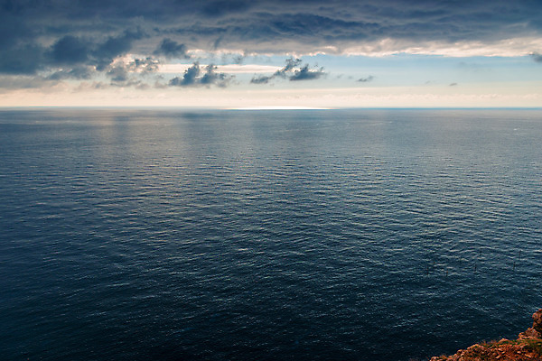 포토 JPG 해외이미지 구름 호수 파도 바다 백그라운드 자연 하늘 바람 날씨 추상 풍경 사람없음 야외 물 파란색 빛 햇빛 반사 환경 검은색 어둠 힘 황혼 분위기 위험 무서움 질감 폭풍 천국 흐림 내추럴 뇌우 재앙 폭풍우 수평선 해외202004 해외포토 자연요소 감정 컬러 컨셉 무늬 태양 일몰 비_날씨 자연재해 생태계 파일형식 이미지허브