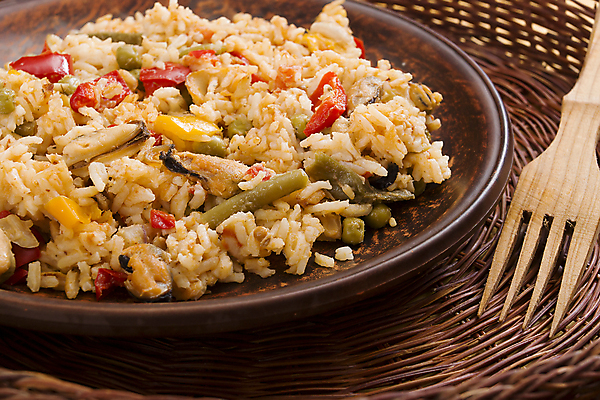 포토 JPG 해외이미지 접시 포크 밥 요리 사람없음 바구니 해산물 홍합 사프란 스페인요리 파에야 해외202004 해외포토 식기 음식 어패류 서양음식 스페인 향신료 파일형식 이미지허브