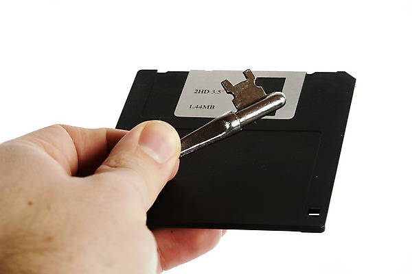 포토 JPG 해외이미지 손 남자 길 이동 열쇠 부츠 3 안전 사람 사람없음 컴퓨터 검은색 자료 장비 운전 정보 흰색 잡기 바이러스 암호 정상 작음 묘사 시작 파일 복고 보안 클립 해결 고립 옛날 인치 제의 해외202004 해외포토 컬러 신발 컨셉 모션 신체부위 전자제품 크기 파일형식 이미지허브