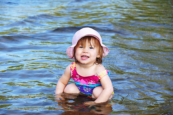 포토 JPG 해외이미지 백인 계절 호수 파도 분홍색 자연 놀이 휴가 수영장 한명 사람 정장 물 강 금발 수영 기쁨 흰색 아기 달콤 걸음마 순간 진짜 스플래쉬 해외202004 해외포토 자연요소 서양인 1 헤어스타일 옷 감정 바다 컬러 모션 수상스포츠 맛 생태계 파일형식 이미지허브