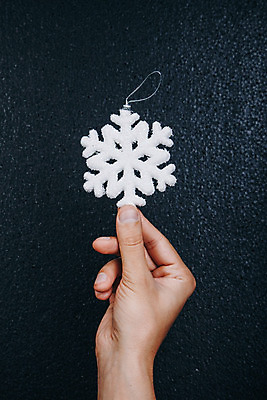 포토 JPG 해외이미지 나무 손 계절 여자 행복 별 문화 백그라운드 크리스마스 겨울 일러스트 공 손가락 유리 휴가 기념 경고 사람 사람없음 장식 빛 축제 장식볼 축하 잡기 소나무 원형 황금 12월 연도 심볼 오브젝트 분필 고립 해외202004 해외포토 자연요소 도형 식물 기념일 감정 컨셉 모션 재질 신체부위 날짜 초크 파일형식 이미지허브