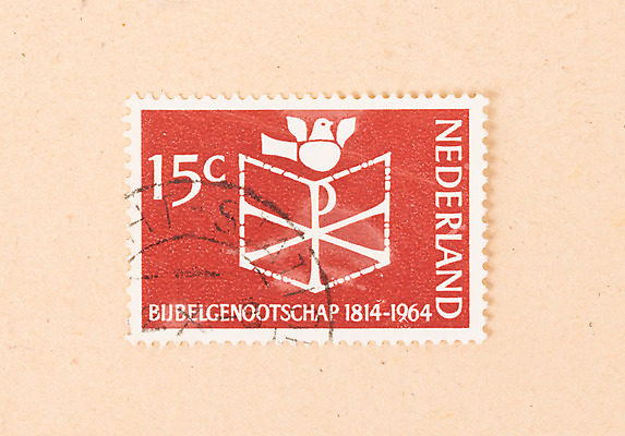 포토 JPG 해외이미지 통신 봉투 취미 사람없음 빨간색 갈색 성경 골동품 역사 인쇄 수집 네덜란드 우표 편지쓰기 해외202004 해외포토 유럽 컬러 종교용품 기록 편지 파일형식 이미지허브