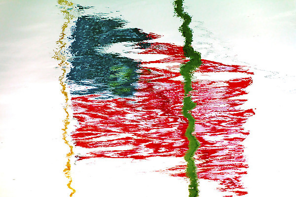 포토 JPG 해외이미지 바다 여행 추상 항해 풍경 사람없음 빨간색 물 여름 컬러풀 반사 항구 소리 흰색 만 성조기 정박 포트 나루 워싱턴 해외202004 해외포토 자연요소 계절 컬러 무늬 배_교통 교통시설 미국 국기 파일형식 이미지허브