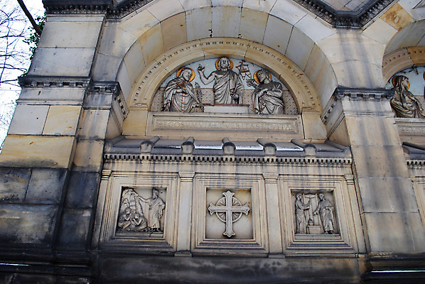 포토 JPG 해외이미지 종교 십자가 건축양식 사람없음 건물 장식 바위 예수 역사 묘사 프라하 고딕 해외202004 해외포토 건축물 건축 돌_바위 신_종교 체코 파일형식 이미지허브