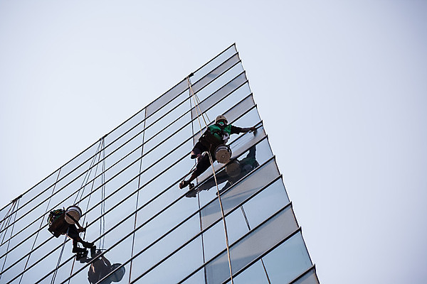포토 JPG 해외이미지 직업 외관 남자 비즈니스 창문 유리 노동자 사람 사람없음 야외 건물 파란색 사무실 반사 탑 고층빌딩 줄무늬 거울 도시 작업 그룹 재산 수리 위험 서비스 시설 오르기 장면 닦기 세탁기 청소부 유지 경영 설치 해외202004 해외포토 건축물 컬러 컨셉 무늬 모션 재질 빌딩 금융 가전제품 파일형식 이미지허브