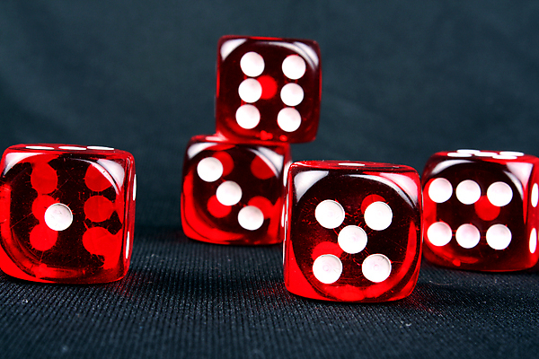 포토 JPG 해외이미지 사람없음 빨간색 검은색 어둠 회색 운명 직물 투명 행운 도박 배열 묘사 카지노 주사위 질감 5 디테일 해외202004 해외포토 컬러 컨셉 숫자 파일형식 이미지허브