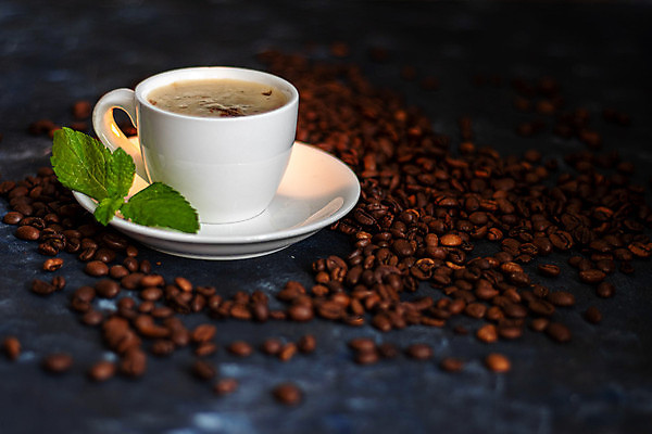 포토 JPG 해외이미지 커피 음료 음식 아침 콩 사람없음 컵 갈색 검은색 어둠 카페 머그컵 원두 흰색 뜨거움 아침식사 커피잔 굽기 컵받침 아로마 카푸치노 에스프레소 카페인 해외202004 해외포토 주간 식기 컬러 잔 곡류 상점 식사 구이 받침대 파일형식 이미지허브