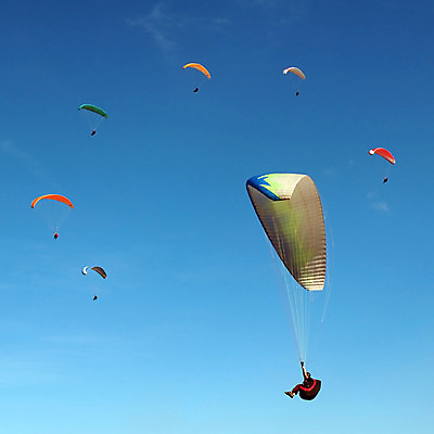 포토 JPG 해외이미지 구름 1 남자 스포츠 여행 포즈 하늘 바람 날씨 조명 비행기 사람 취미 사람없음 야외 공중 여름 파란색 빛 햇빛 태양 힘 장비 자유 비행 위험 큼 우주산업 펌프 해외202004 해외포토 자연요소 계절 산업 컬러 컨셉 항공교통 대중교통 우주 크기 파일형식 이미지허브