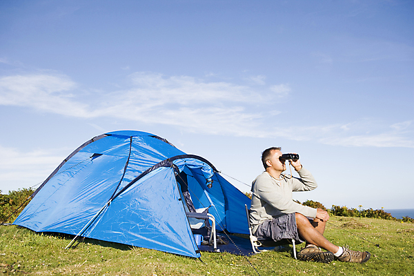 포토 JPG 해외이미지 전신 백인 라이프스타일 남자 여유 40대 중년 휴가 텐트 요리 한명 앉기 성인 취미 야외 가로 캠핑 시골 캠핑장 카피스페이스 해외202004 해외포토 서양인 1 감정 모션 레저 캠핑도구 사람 생활 공백 파일형식 이미지허브