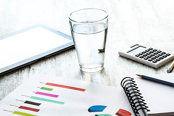 포토 JPG 해외이미지 종이 안경 돈 비즈니스 통계 그래프 사람없음 그래픽 금융 경제 컴퓨터 사무실 숫자 알약 연필 스크린 자료 저축 계산기 정보 키보드 업무 계산 시장 계획 인쇄 휴대용 분석 보고서 문서 투자 이익 시트 회계 경영 계좌 수입 회계사 해외202004 해외포토 직업 문자 잡화 컨셉 문구용품 학용품 전자제품 필기구 약 장비 작업 재산 오브젝트 파일형식 이미지허브