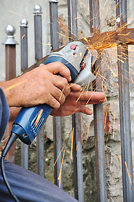 포토 JPG 해외이미지 직업 손 산업 불 노동자 직장 기술 안전 사람 사람없음 금속 힘 기계 장비 과학기술 공구 업무 작업 바퀴 칼날 수리 제조 위험 자르기 철 서비스 만들기 그라인더 국회 고용 조작 철강 해외202004 해외포토 자연요소 컨셉 회사 모션 재질 신체부위 구직 도구 채용 커피용품 파일형식 이미지허브