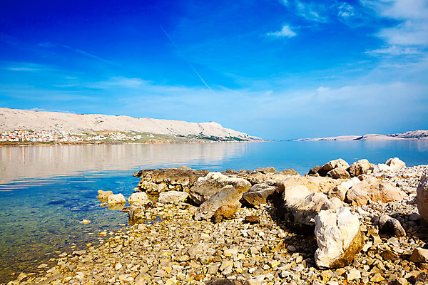 포토 JPG 해외이미지 외관 유럽 파도 바다 섬 여행 백그라운드 요트 자연 호텔 휴가 휴식 산 주택 항해 풍경 사람없음 물 여름 파란색 항구 수영 바위 만 보트 지중해 언덕 휴양지 함선 크로아티아 석호 옛날 해외202004 해외포토 자연요소 계절 나라 컬러 컨셉 배_교통 교통시설 숙소 건물 장소 돌_바위 수상스포츠 생태계 파일형식 이미지허브