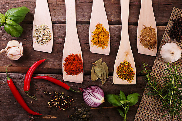 포토 JPG 해외이미지 백그라운드 잎 재료 자연 고추 탁자 양파 마늘 종류 요리 씨앗 사람없음 목재 빨간색 초록색 컬러풀 노란색 숟가락 신선 양념 그룹 정상 혼합 가루 인도인 허브 향신료 향 후추 카레 바질 로즈메리 옛날 해외202004 해외포토 외국인 나무 식물 음식 컬러 가구 채소 수저 동양인 생태계 향미료 파일형식 이미지허브