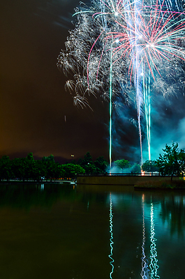 포토 JPG 해외이미지 백그라운드 하늘 불 불꽃 새로움 기념 폭죽 사람없음 빨간색 파티 검은색 흰색 축하 업무 스페인 야간 폭발 파열 해외202004 해외포토 자연요소 유럽 컬러 컨셉 이벤트 작업 파일형식 이미지허브
