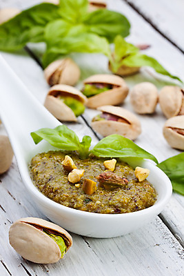 포토 JPG 해외이미지 전통 음식 잎 요리 사람없음 초록색 견과류 양념 조미료 향신료 레시피 성분 바질 다진 피스타치오 개조 해외202004 해외포토 식물 컬러 향미료 파일형식 이미지허브