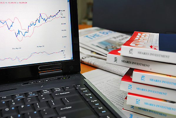 포토 JPG 해외이미지 종이 컨셉 돈 인터넷 회사 비즈니스 통계 성공 그래프 설계 사람없음 책 금융 경제 노트북 스터디 컴퓨터 판매 공책 자료 정보 성장 시장 계획 주식 분석 보고서 투자 상업 인덱스 이익 공유 회계 진행 경영 자금 해외202004 해외포토 문구용품 전자제품 학습 재산 파일형식 이미지허브