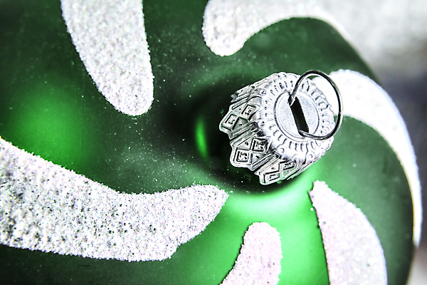 포토 JPG 해외이미지 나무 전통 디자인 계절 백그라운드 크리스마스 겨울 공 유리 휴가 새로움 기념 매달리기 선물 사람없음 장식 빨간색 초록색 빛 축제 기쁨 장식볼 흰색 축하 원형 황금 닫기 12월 연도 오브젝트 강렬 고립 여의주 해외202004 해외포토 도형 식물 기념일 감정 컬러 컨셉 모션 재질 날짜 파일형식 이미지허브