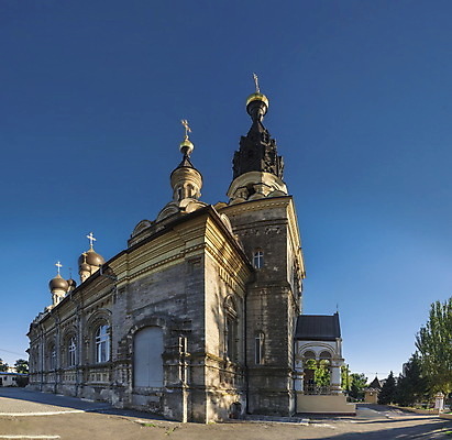 포토 JPG 해외이미지 나무 전통 외관 공원 종교 여행 십자가 건축양식 파노라마 풍경 사람없음 야외 건물 장식 여름 성당 교회 종 기둥 도시 중세 역사 성자 아치 정사각형 신성 그리스인 순례 우크라이나 해외202004 해외포토 도형 서양인 식물 건축물 계절 공공시설 건축 유럽 종교건축 촬영기법 파일형식 이미지허브