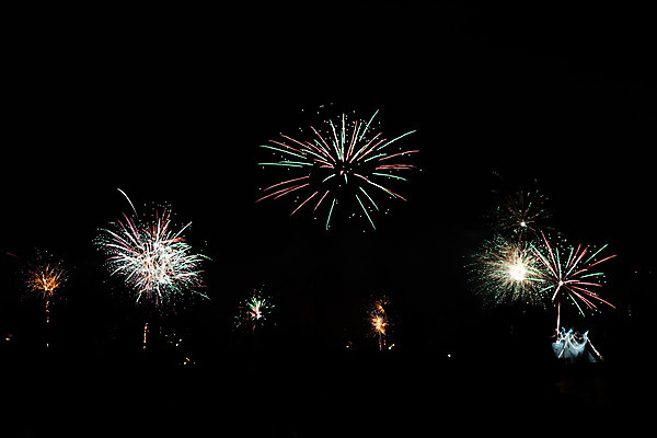 포토 JPG 해외이미지 기념일 행복 유럽 호수 백그라운드 하늘 불 추상 휴가 불꽃 새로움 새해 기념 폭죽 불꽃놀이 풍경 이벤트 사람없음 빛 컬러풀 사진촬영 축제 어둠 축하 떨어짐 야간 폭발 연도 쇼 장노출 해피뉴이어 활기 루마니아 광 부쿠레슈티 해외202004 해외포토 자연요소 감정 나라 컬러 컨셉 무늬 놀이 촬영기법 촬영 새해인사 파일형식 이미지허브