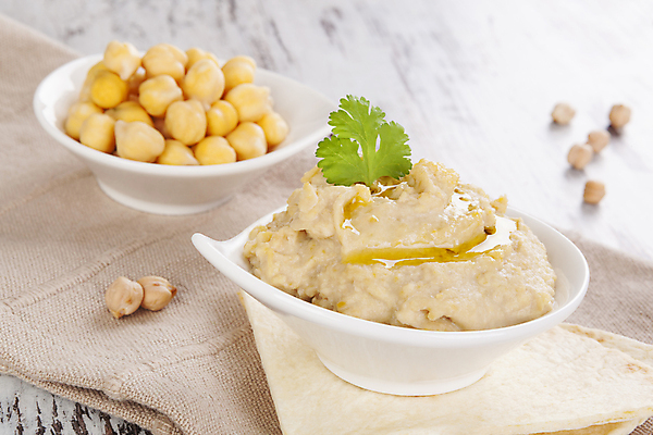 포토 JPG 해외이미지 그릇 실내 사람없음 아웃포커스 병아리콩 중동음식 피타 나무배경 해외202004 훔무스 해외포토 식기 음식 빵 백그라운드 콩 촬영기법 내부 파일형식 이미지허브