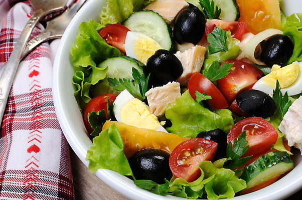 포토 JPG 해외이미지 접시 음식 조각 다이어트 토마토 채소 반찬 오이 파슬리 건강 육류 사람없음 옆모습 계란 식사 저녁식사 치킨 샐러드 고명 양념 상추 자르기 먹기 주사위 유기농 올리브 날것 브런치 부추 점심식사 당뇨병 생식 해외202004 해외포토 식기 웰빙 열매 뷰포인트 식재료 모션 알 질병 닭고기요리 파일형식 이미지허브