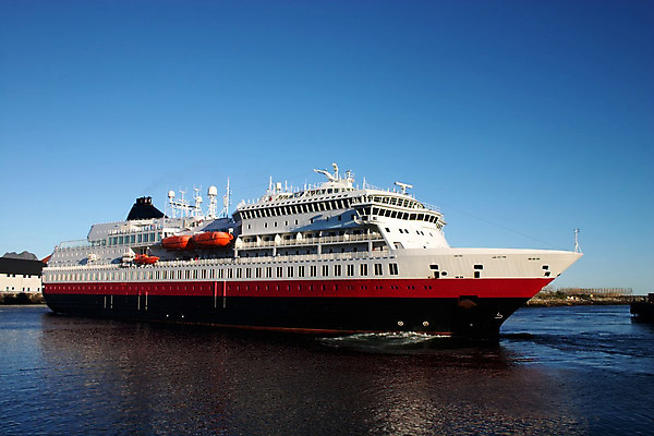 포토 JPG 해외이미지 바다 여행 휴가 항해 사람없음 파란색 보트 크루즈 함선 포트 네비게이션 카피스페이스 해외202004 해외포토 컬러 배_교통 공백 파일형식 이미지허브