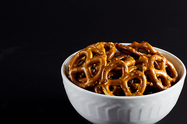 포토 JPG 해외이미지 음식 사람없음 사발 먹기 기아 배고픔 브레첼 해외202004 해외포토 모션 디저트 사기그릇 사회이슈 파일형식 이미지허브