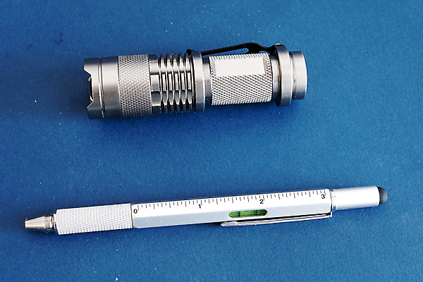 포토 JPG 해외이미지 디자인 교육 종이 백그라운드 크리스마스 비즈니스 전구 공 표시 추상 문구용품 잉크 사람없음 장식 빛 세트 컬러풀 사무실 연필 펜 볼펜 우주 금속 축제 공백 장비 회색 광선 흰색 축하 손전등 점 은색 상품 오브젝트 사인 분수 신분 서명 빛망울 목업 해외202004 해외포토 기념일 컬러 컨셉 무늬 재질 학용품 조명 필기구 파일형식 이미지허브
