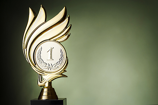 포토 JPG 해외이미지 1 스포츠 백그라운드 성공 사람없음 컵 화환 경쟁 도전 축하 우승 대표 상패 트로피 메달 싱글 복고 골 등급 승자 옛날 챔피언 필승 카피스페이스 해외202004 해외포토 식기 꽃 컨셉 공백 최고 상_우승 상_상패 파일형식 이미지허브