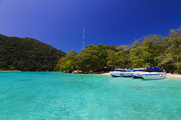 포토 JPG 해외이미지 공원 바다 섬 여행 하늘색 태국 낚시 휴가 풍경 사람없음 물 파란색 여행객 꿈 점 보트 운전사 크리스탈 꼬리 남쪽 안다만 이국적 전국 파라다이스 푸켓 해외202004 해외포토 자연요소 직업 공공시설 아시아 컬러 배_교통 레저 사람 광석 방향 파일형식 이미지허브